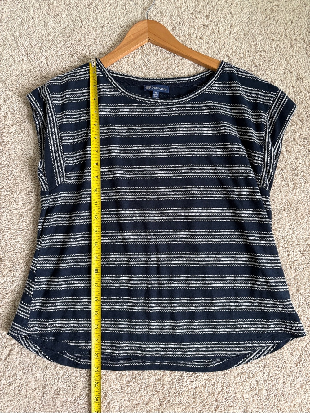 Democracy Women's Medium Navy Striped Short Sleeve Top - Picture 6 of 8
